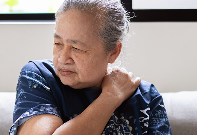 Woman with shoulder pain